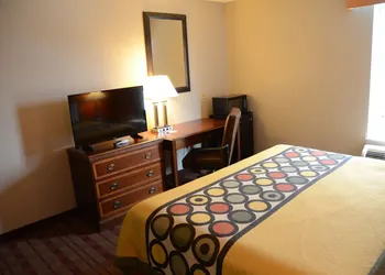Super 8 by Wyndham Louisville/Expo Center hotel thumbnail 7
