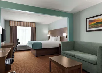 Wingate by Wyndham Louisville East hotel thumbnail 5