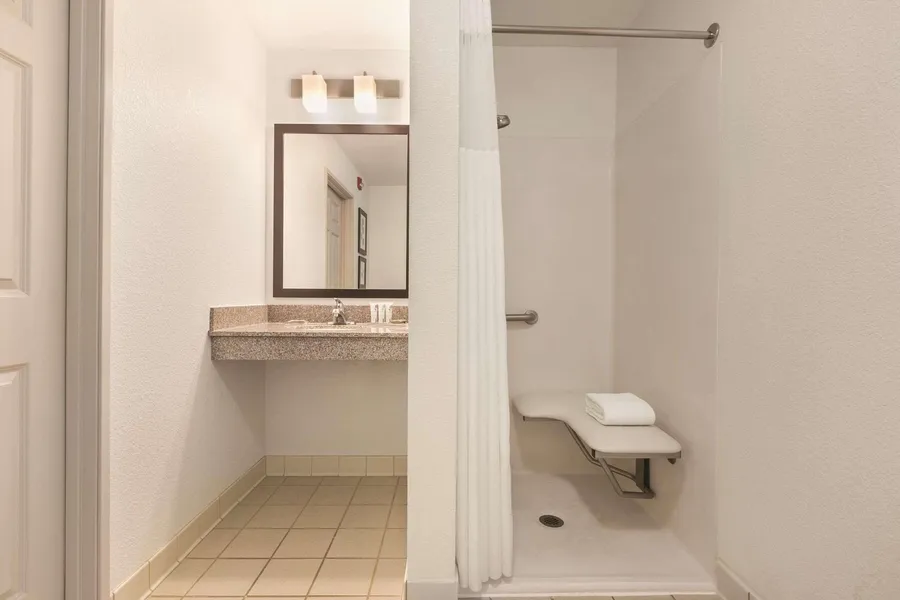 Country Inn & Suites by Radisson, Willmar, MN hotel detail image 6