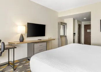 Holiday Inn Louisville Airport South by IHG hotel thumbnail 7