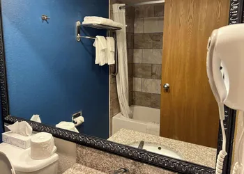 Quality Inn & Suites Louisville East hotel thumbnail 5