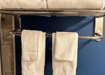 Quality Inn & Suites Louisville East hotel thumbnail 7