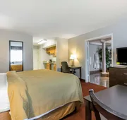 Quality Inn & Suites University/Airport hotel detail image 4