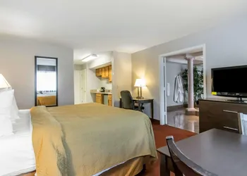 Quality Inn & Suites University/Airport hotel thumbnail 4