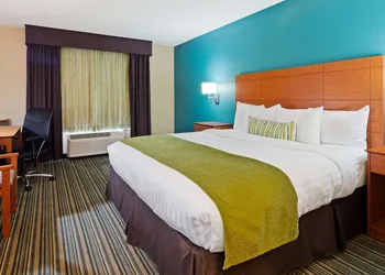Best Western Plus Menomonie Inn & Suites hotel thumbnail 6