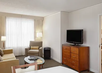 InterContinental Suites Hotel Cleveland by IHG hotel thumbnail 4