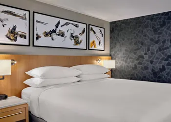 Delta Hotels by Marriott Calgary Downtown hotel thumbnail 7