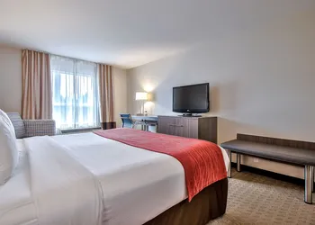 Comfort Inn And Suites South hotel thumbnail 4