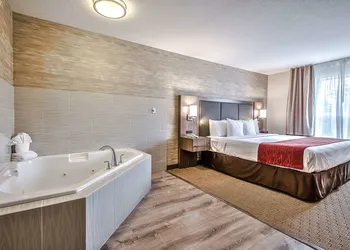 Comfort Inn And Suites South hotel thumbnail 5
