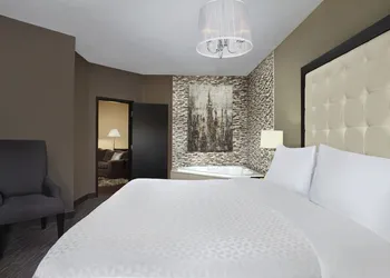 Four Points by Sheraton Hotel & Suites Calgary West hotel thumbnail 6