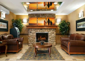 Days Inn & Suites by Wyndham Strathmore hotel thumbnail 2