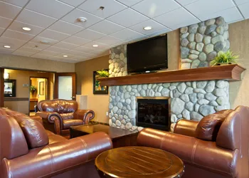 Days Inn & Suites by Wyndham Strathmore hotel thumbnail 3