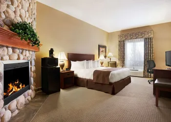 Days Inn & Suites by Wyndham Strathmore hotel thumbnail 6