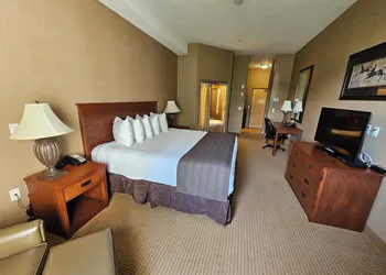 Days Inn & Suites by Wyndham Strathmore hotel thumbnail 7