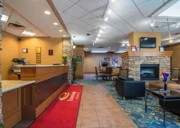 Econo Lodge Inn & Suites University hotel thumbnail 2