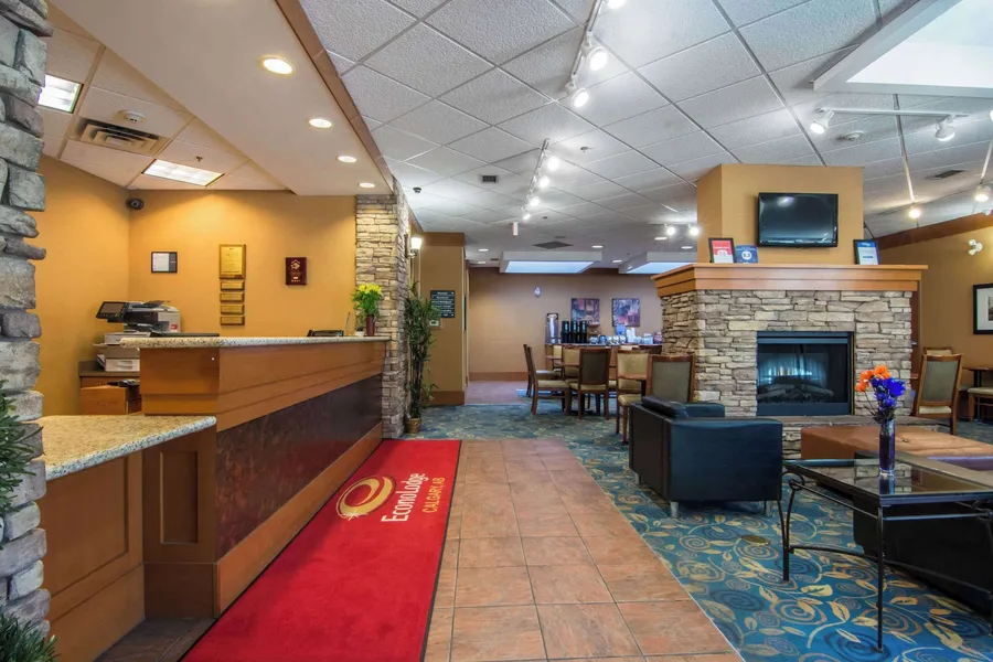 Econo Lodge Inn & Suites University hotel detail image 2