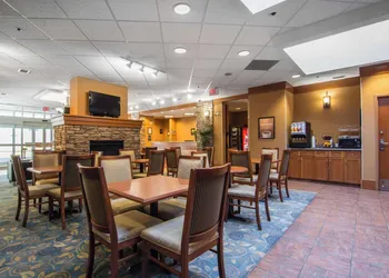 Econo Lodge Inn & Suites University hotel thumbnail 4