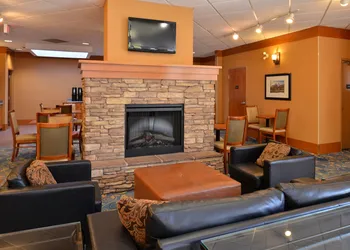 Econo Lodge Inn & Suites University hotel thumbnail 5