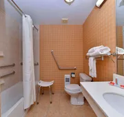 Econo Lodge Inn & Suites University hotel detail image 7