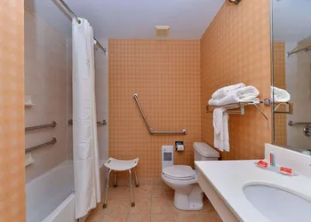 Econo Lodge Inn & Suites University hotel thumbnail 7