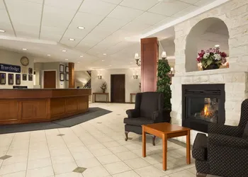 Travelodge by Wyndham Strathmore hotel thumbnail 3
