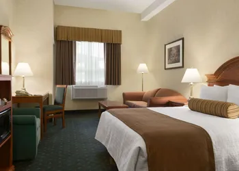Travelodge by Wyndham Strathmore hotel thumbnail 5