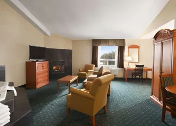 Travelodge by Wyndham Strathmore hotel thumbnail 6