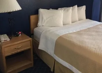 Days Inn by Wyndham Worland hotel thumbnail 4