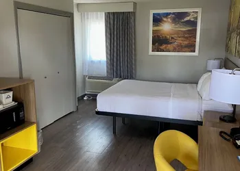 Days Inn by Wyndham Worland hotel thumbnail 7
