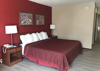 Days Inn by Wyndham Hillsboro hotel thumbnail 5
