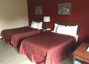 Days Inn by Wyndham Hillsboro hotel thumbnail 6