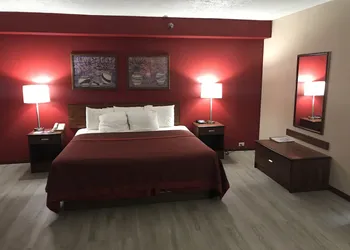 Days Inn by Wyndham Hillsboro hotel thumbnail 8
