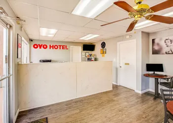 OYO Hotel Texarkana North Heights AR Hwy I-30 hotel thumbnail 2