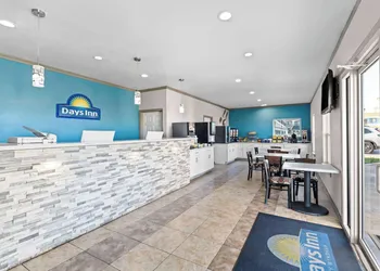 Days Inn by Wyndham Gainesville hotel thumbnail 2