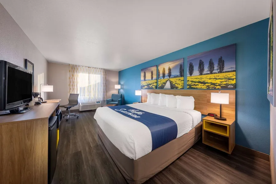 Days Inn by Wyndham Lathrop hotel detail image 6