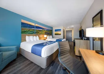 Days Inn by Wyndham Lathrop hotel thumbnail 7