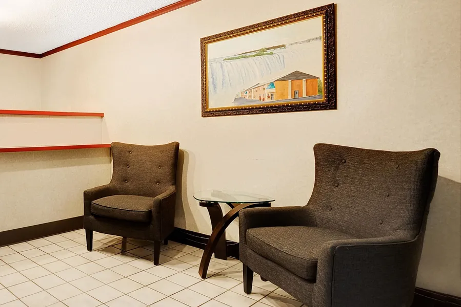 Super 8 by Wyndham Kenmore/Buffalo/Niagara Falls Area hotel detail image 2