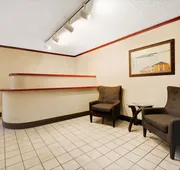 Super 8 by Wyndham Kenmore/Buffalo/Niagara Falls Area hotel detail image 3