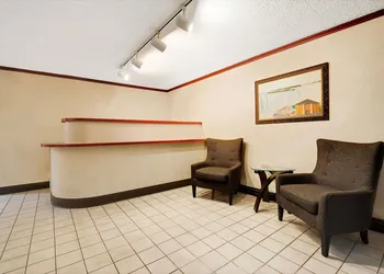 Super 8 by Wyndham Kenmore/Buffalo/Niagara Falls Area hotel thumbnail 3