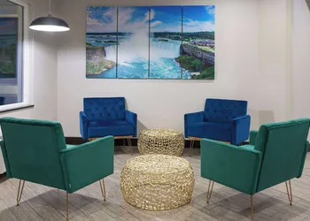 La Quinta Inn by Wyndham Buffalo Airport hotel thumbnail 4