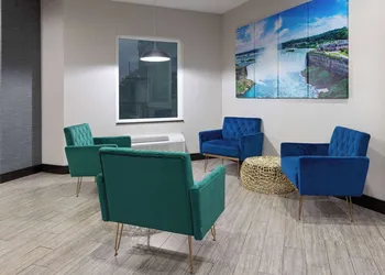 La Quinta Inn by Wyndham Buffalo Airport hotel thumbnail 5