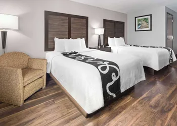 La Quinta Inn by Wyndham Buffalo Airport hotel thumbnail 7