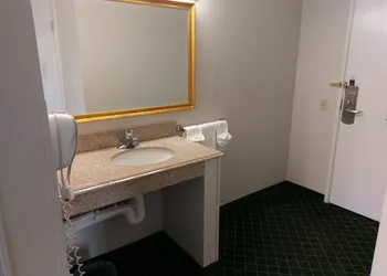 La Quinta Inn & Suites by Wyndham Melbourne Viera hotel thumbnail 7