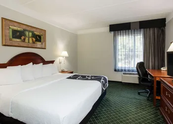 La Quinta Inn & Suites by Wyndham Melbourne Viera hotel thumbnail 8