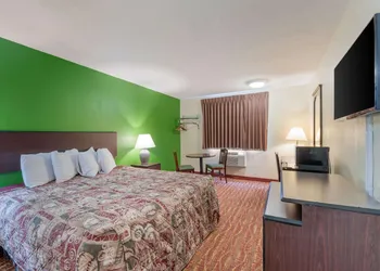 Rodeway Inn Benton hotel thumbnail 8