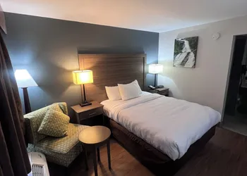 Quality Inn Asheville Airport hotel thumbnail 7