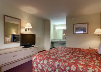Key West Inn - Montgomery hotel thumbnail 5