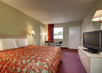 Key West Inn - Montgomery hotel thumbnail 7