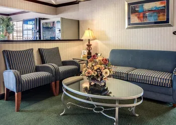 Econo Lodge Inn & Suites El Paso West hotel thumbnail 3