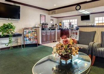 Econo Lodge Inn & Suites El Paso West hotel thumbnail 4